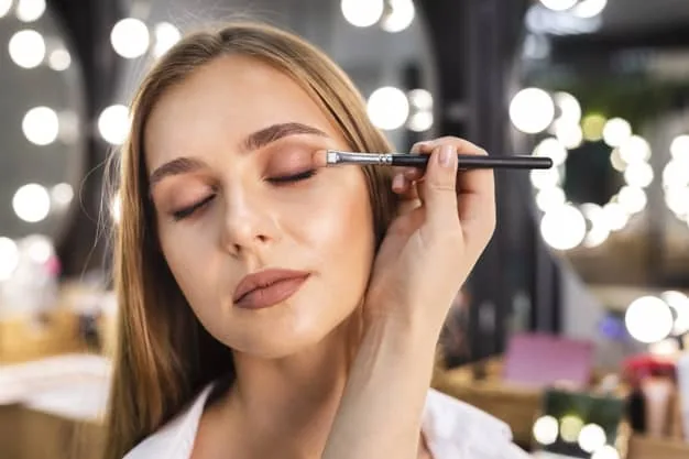 How to Apply Eyeshadow