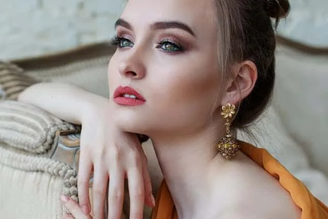 Highlighting and Contouring by Face Shape: A Complete Guide