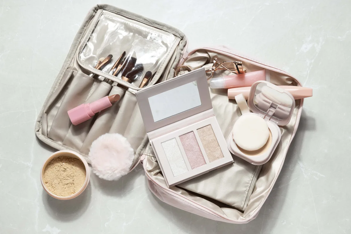 5 Compact Makeup Products to Have in Your Kit