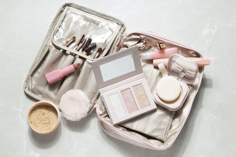 5 Compact Makeup Products to Have in Your Kit