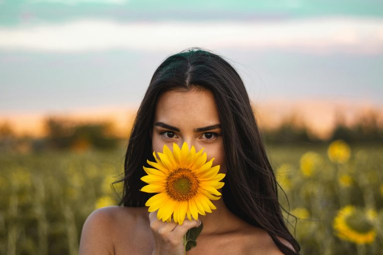 10 Sunflower Oil Skincare Benefits That Will Convince You to Try It