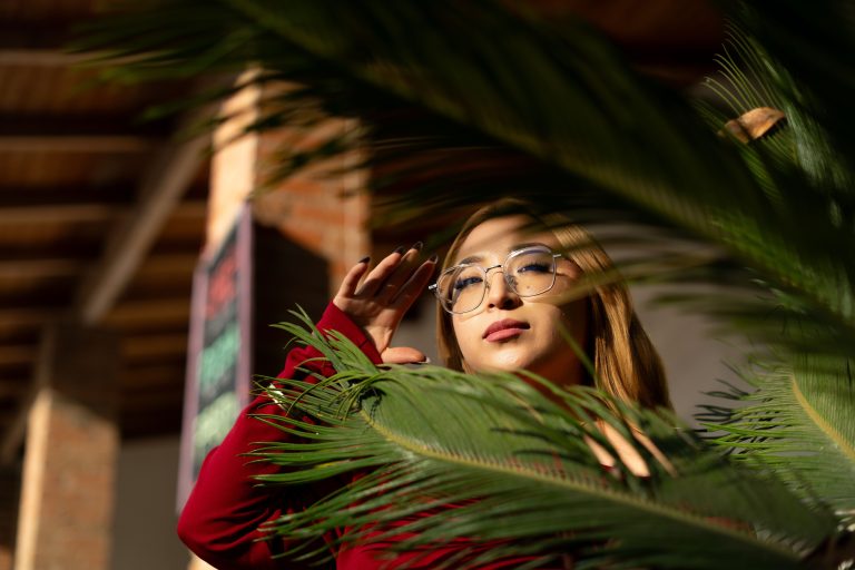 12 Makeup Tips for Girls Wearing Glasses